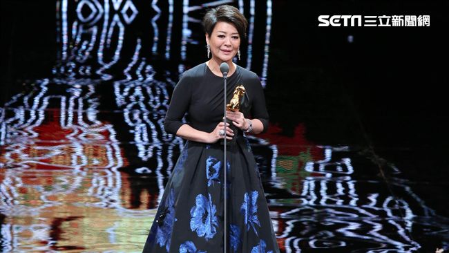 金燕玲奪最佳女配　台上淚崩謝金馬！