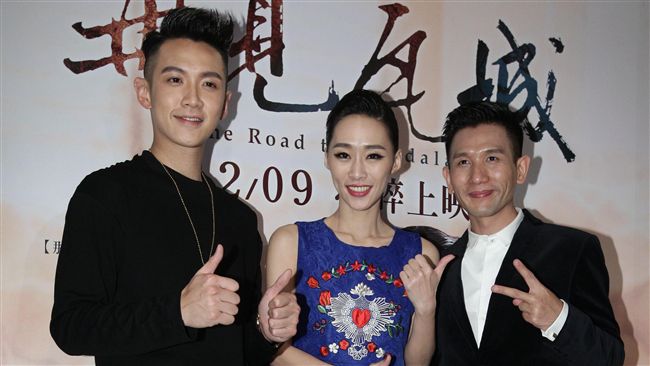 擦身影帝　柯震東慶功仍燦笑力挺導演