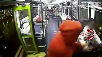 未按鈴過站　女暴走毆司機硬要開門