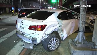 百萬名車對撞波及車行　肇事車主逃逸