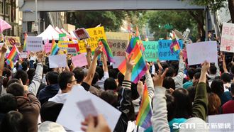 「立專法就是歧視」　萬人立院外抗議