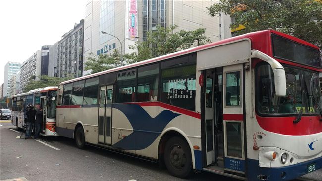公車車禍20傷　首都客運：負起全責