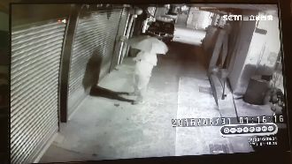 暴力討債集團成員　撐傘噴漆恐嚇