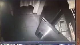 冰箱連3天在凌晨4點自動開門