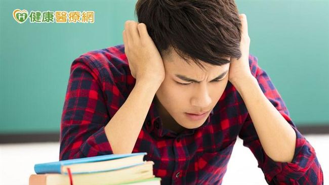 妥瑞兒緊張眨眼、甩頭　被當成作弊