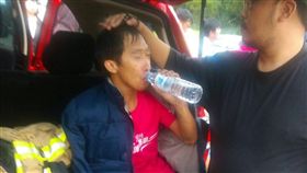 紅衣女孩,空間,異世界,路跑,跑男,警消,寶二水庫,另一空間,鬼打牆　圖／翻攝