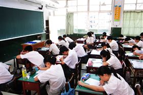 離校考試,PSLE,中學會考,一試定終,KhairudinAljunied, 阿爾朱尼,新加坡 圖／翻攝維基百科