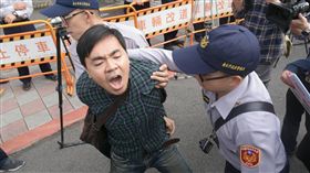 不當黨產委員會,青年軍,邱大展
（記者林敬旻攝）