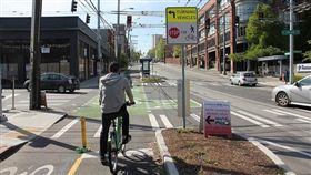 騎腳踏車,單車,西雅圖,美國,單車專用道,馬路,街道（圖／攝影者nickfalbo, Flickr CC License）
https://goo.gl/aQ6IAW