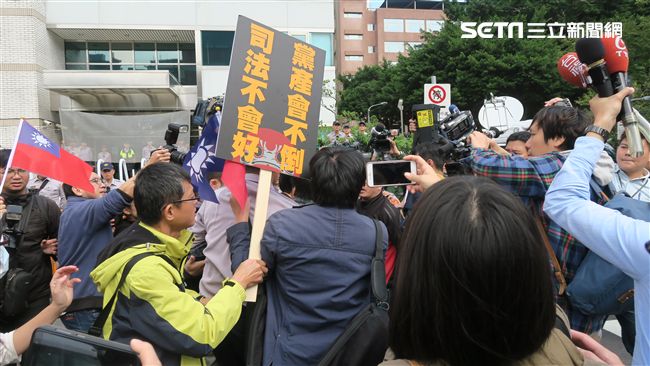 抗議中投遭收歸國有　藍赴黨產會閱卷