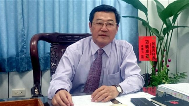 薇閣區公所？區長私帶女進辦公室關燈