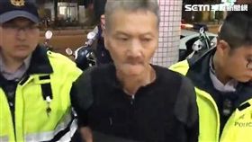 張男持刀在大街上閒晃遭警衛壓制後送辦（翻攝畫面）