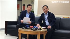 市議員鍾小平和爆料人徐先生開記者會控訴川普大使欠錢不還　盧冠妃攝