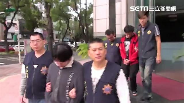 兩男攜槍出門遭查　跑百米丟槍仍被逮