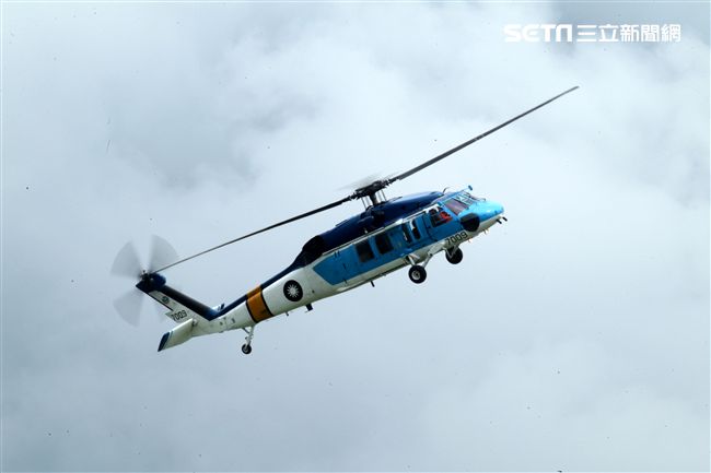 空軍海鷗救護隊使用S70C直升機，負責執行失事機及遇難船艦搜救、傷患運送、災民搶救、沿海巡邏、高山離島運補、各級長官專機等各項任務。（記者邱榮吉/攝影）