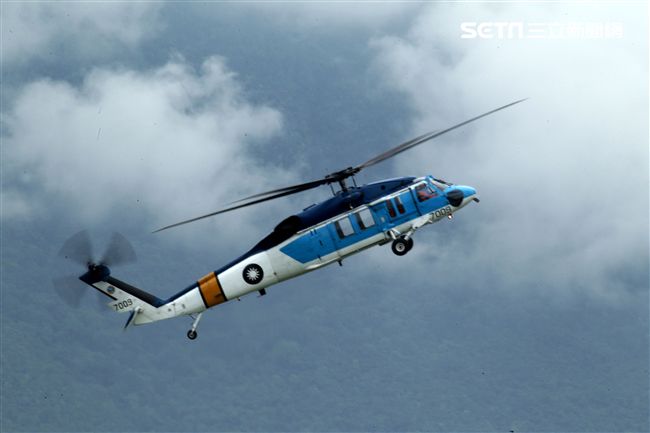 空軍海鷗救護隊使用S70C直升機，負責執行失事機及遇難船艦搜救、傷患運送、災民搶救、沿海巡邏、高山離島運補、各級長官專機等各項任務。（記者邱榮吉/攝影）