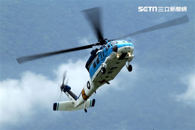 空軍海鷗救護隊使用S70C直升機，負責執行失事機及遇難船艦搜救、傷患運送、災民搶救、沿海巡邏、高山離島運補、各級長官專機等各項任務。（記者邱榮吉/攝影）