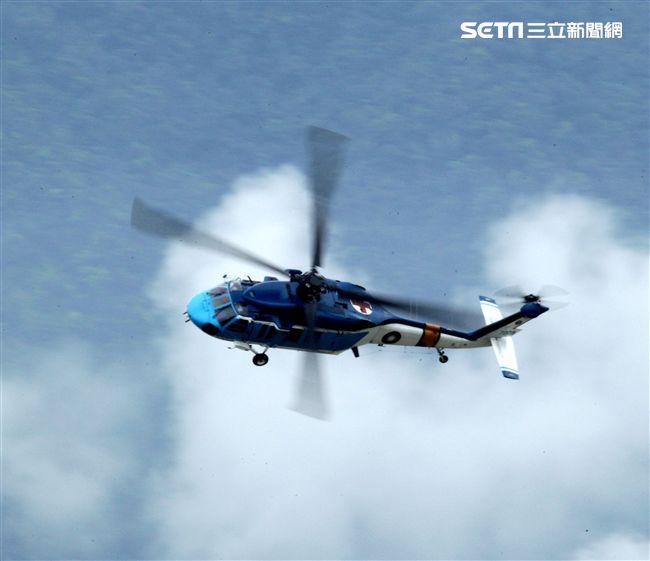 空軍海鷗救護隊使用S70C直升機，負責執行失事機及遇難船艦搜救、傷患運送、災民搶救、沿海巡邏、高山離島運補、各級長官專機等各項任務。（記者邱榮吉/攝影）