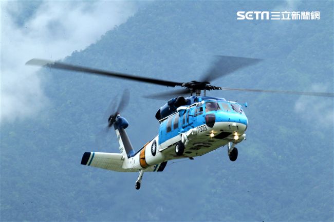 空軍海鷗救護隊使用S70C直升機，負責執行失事機及遇難船艦搜救、傷患運送、災民搶救、沿海巡邏、高山離島運補、各級長官專機等各項任務。（記者邱榮吉/攝影）