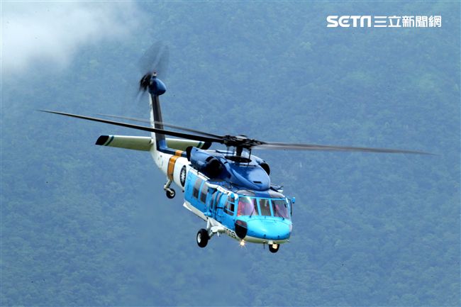 空軍海鷗救護隊使用S70C直升機，負責執行失事機及遇難船艦搜救、傷患運送、災民搶救、沿海巡邏、高山離島運補、各級長官專機等各項任務。（記者邱榮吉/攝影）
