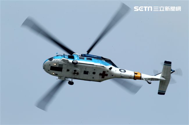 空軍海鷗救護隊使用S70C直升機，負責執行失事機及遇難船艦搜救、傷患運送、災民搶救、沿海巡邏、高山離島運補、各級長官專機等各項任務。（記者邱榮吉/攝影）