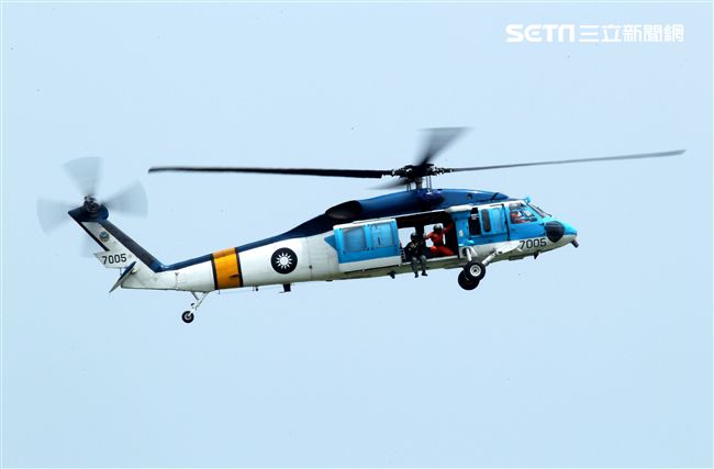 空軍海鷗救護隊使用S70C直升機，負責執行失事機及遇難船艦搜救、傷患運送、災民搶救、沿海巡邏、高山離島運補、各級長官專機等各項任務。（記者邱榮吉/攝影）