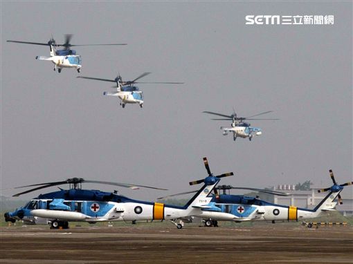 空軍海鷗救護隊使用S70C直升機，負責執行失事機及遇難船艦搜救、傷患運送、災民搶救、沿海巡邏、高山離島運補、各級長官專機等各項任務。（記者邱榮吉/攝影）