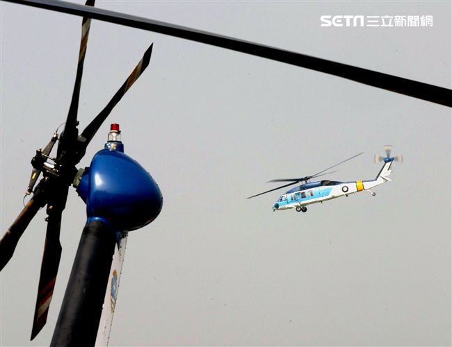 空軍海鷗救護隊使用S70C直升機，負責執行失事機及遇難船艦搜救、傷患運送、災民搶救、沿海巡邏、高山離島運補、各級長官專機等各項任務。（記者邱榮吉/攝影）