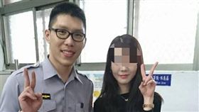 金姓韓籍正妹來台旅遊不慎遺失皮夾，胡姓警員自掏4千元給正妹滿滿溫暖（翻攝畫面）