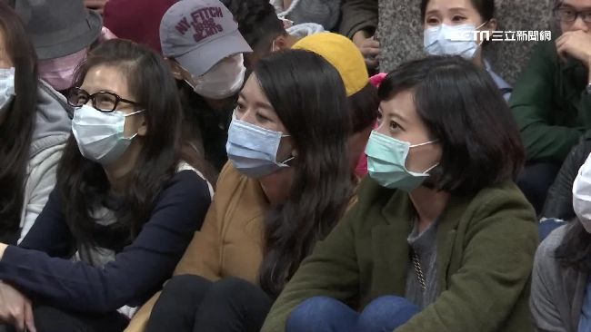 憂航權遭收回　興航員工夜襲民航局