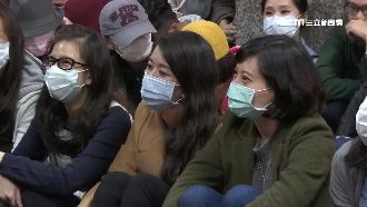 憂航權遭收回　興航員工夜襲民航局