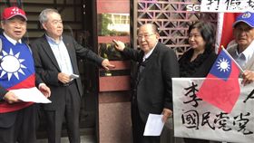 國民黨黨工代表、律師王可富，北檢告顧立雄、李登輝。潘千詩攝影