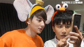 張軒睿展畫功　繪出船梨精混合小小兵 圖／記者王建棠攝影