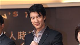 王力宏帥氣出席鐘錶品牌活動,為行動酒吧啟動揭幕