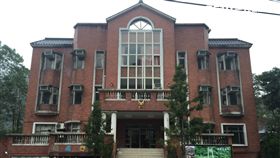 三峽分局插角派出所鄭姓副所長勤餘飲酒遭休假的黃姓警員打110檢舉（楊忠翰攝）