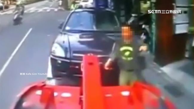 「自己人」警官擋拖吊　基層警怒回嗆