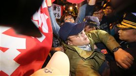 藍青年團赴總統官邸抗議(圖/中央社)