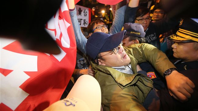 核食小英吃！藍青年團總統官邸外抗議