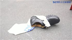 柯建銘　鞋子
記者林敬旻攝影