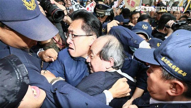 勞團抗議一例一休　警政署譴責暴力