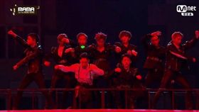 MAMA,香港,Mnet亞洲音樂大獎,EXO,表演 圖／翻攝自直播網址skpb k-pop live