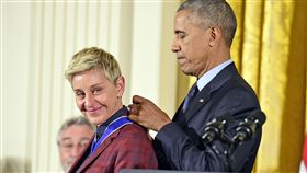艾倫秀,歐巴馬,白宮,證件,Ellen DeGeneres,艾倫狄珍妮,自由勳章,出櫃,同志／達志影像／美聯社 16:9