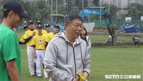  陳偉殷棒球營，台北市長柯文哲開球（圖／記者王怡翔攝）