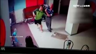 懷疑老闆說壞話　男酒後持汽油彈砸店