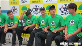 陳偉殷棒球營教練團（圖／記者王怡翔攝）