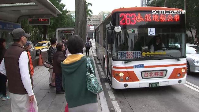 路口站牌設計複雜　民眾貪方便闖紅燈