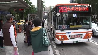 路口站牌設計複雜　民眾貪方便闖紅燈