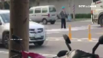 男疑製造假車禍　路上亂竄還擋輕軌