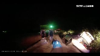 毒蟲心虛撞警車逃　蛇行自撞翻摔水溝