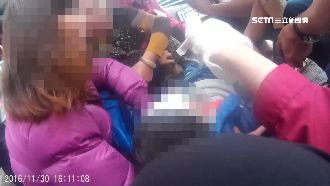 沒看就開車門　嬤孫慘摔男童受傷驚哭